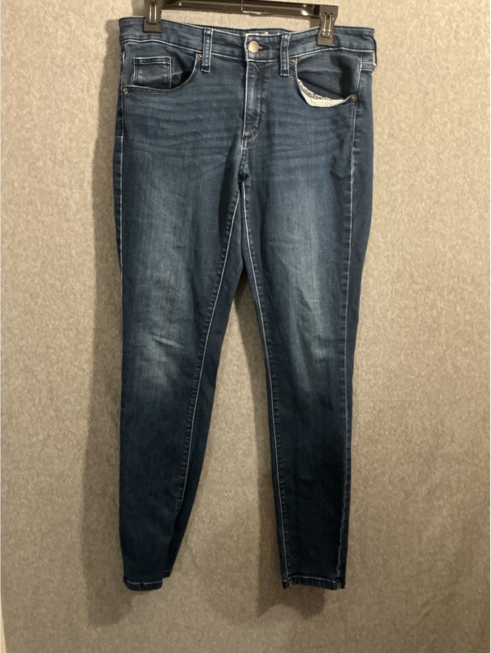 Universal Thread Mid Rise Skinny Jeans Dark Wash